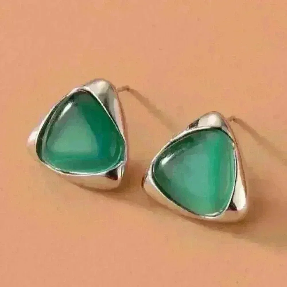 Triangular Green Stone Pendant in Silver Tone Necklace